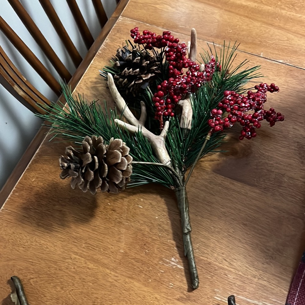Set of 4 • Holidays Decor with Antlers and Pinecones